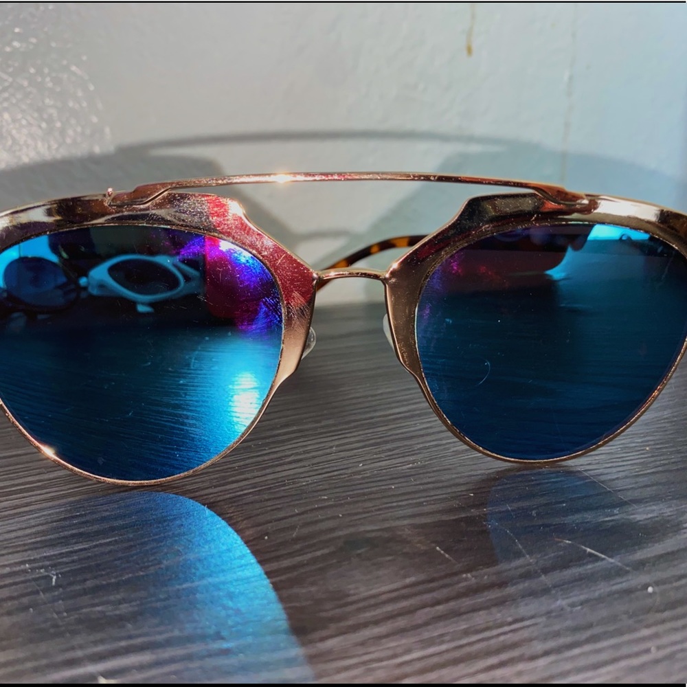 🌟Gold frame sunglasses with blue tinted lenses🧊